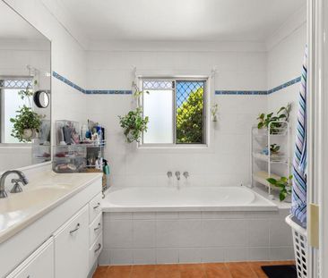 3 bedroom house with beautiful swimming pool - Photo 5