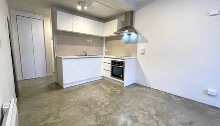 Handy Location 1 Bedroom Apartment - Photo 5