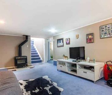 Large family seekers 6 bedroom in Massey - Photo 1