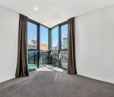 St Julien Residences - Podium Level Balcony! - Photo 3