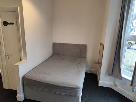 1 Bed Flat, Woodborough Road, NG3 - Photo 2