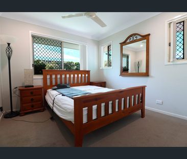 Low Maintenance Coastal Living - Only 300m Walk To The Beach! - Photo 1