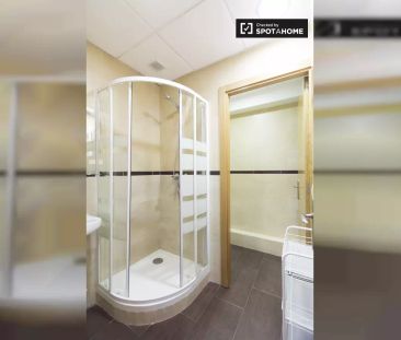 Room shared in an 8-bedroom apartment for rent in Guindalera, bills included. - Foto 6