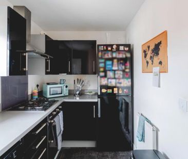 Modern top-floor two-bedroom apartment close to Portishead Marina, ... - Photo 5