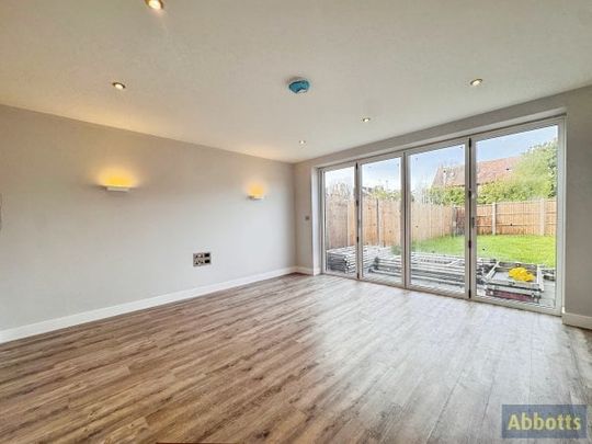 High Road, Benfleet, SS7 5RZ - Photo 1