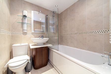 2 Bed Flat, Northbourne Road, SW4 - Photo 2