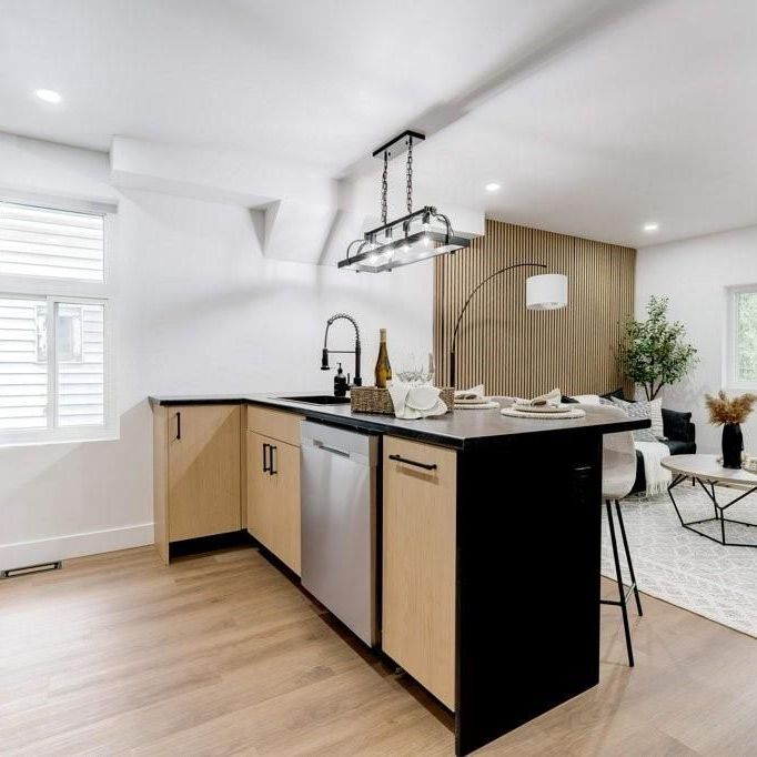 For Lease - 8 Whitfield Avenue, Hamilton, Ontario - Photo 1