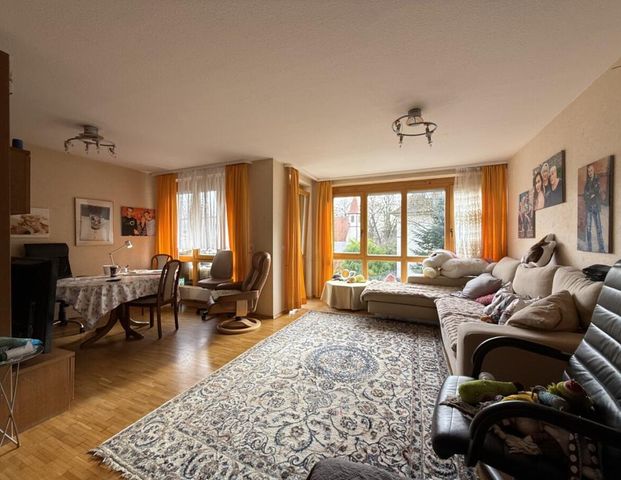 Stilvolle 2,5-Zimmer-Wohnung mit zwei Balkonen und Tiefgaragenstellplatz ab 01.01. frei - Photo 1