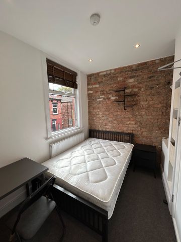 4 Bed Terraced House, Cedar Grove, M14 - Photo 2