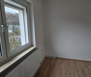Komplett renovierte 3-ZKB+ Balkon + Kellerabteil - Photo 3