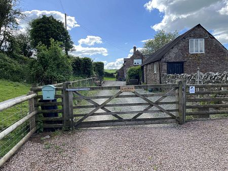 Four bedroom detached rural cottage, two reception rooms, outbuilding and private garden. - Photo 5