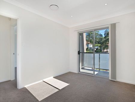 Spacious duplex home... - Photo 4