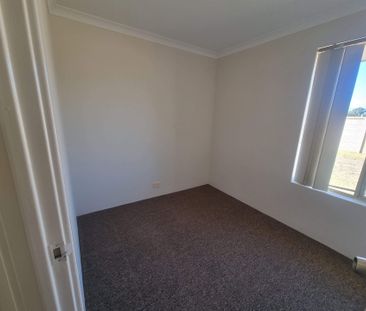 Compact Tidy Home on a Big Block - Photo 6