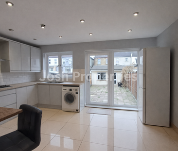 4 bedroom terraced house to rent - Photo 5