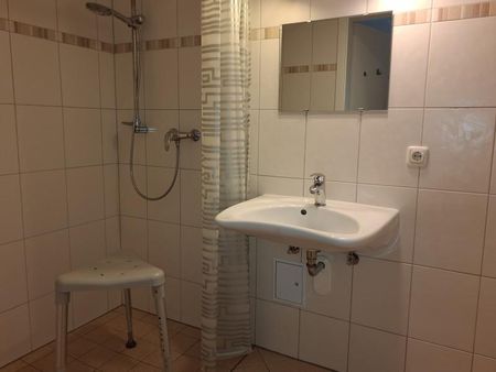 1 Raum Wohnung in Senioren -WG frei - Photo 2