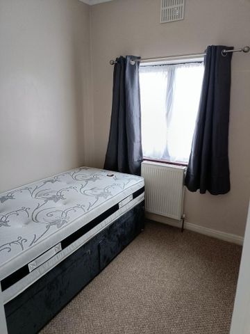 4 bedroom terraced house to rent - Photo 2