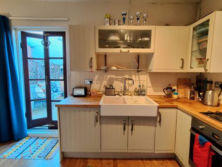 2 Bed Maisonette, Park Street, BS4 - Photo 2