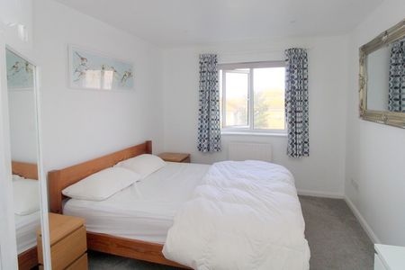 2 Bedroom Flat - Photo 2