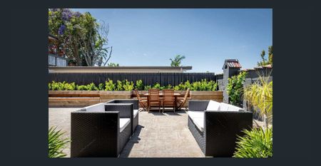 MASSIVE FOUR BEDROOM FAMILY HOME - Photo 2