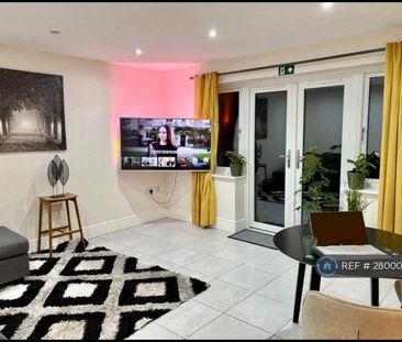 1 bedroom in a house share to rent - Photo 2