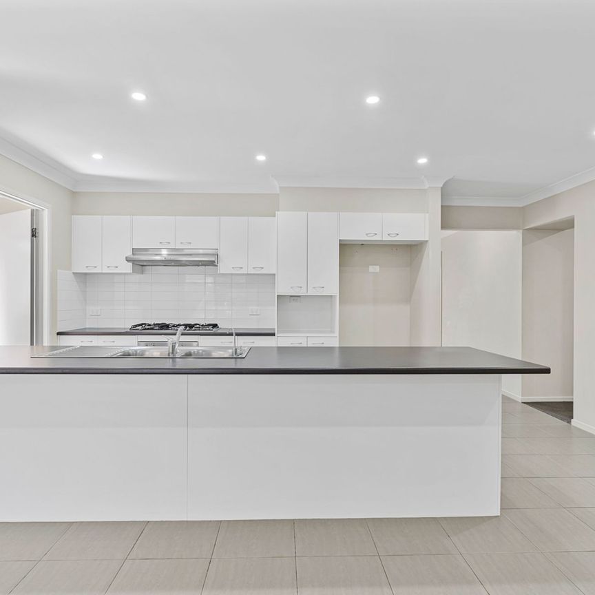 Stunning Family Home - Photo 1