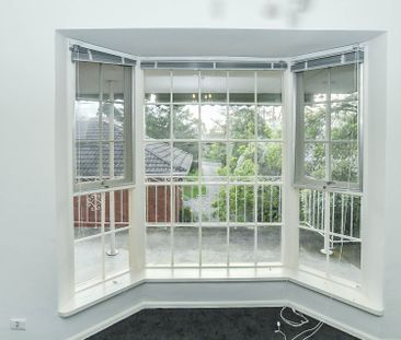 Spacious & Light-Filled 3-Bedroom Unit in Quiet Surrey Hills Location - Photo 3