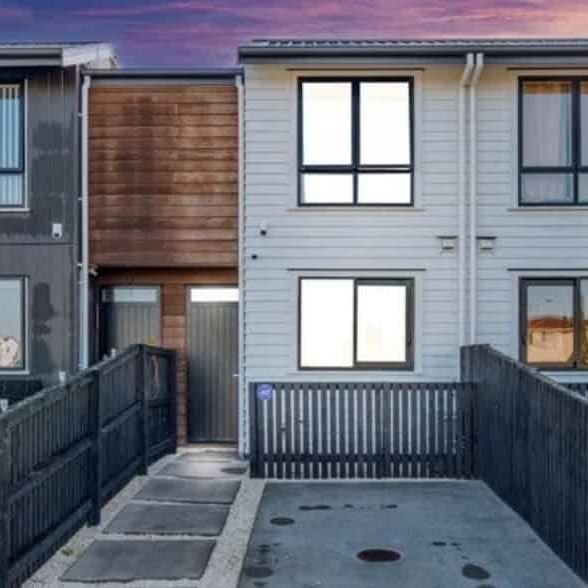 2BR House in McLennan Park- Papakura - Photo 1