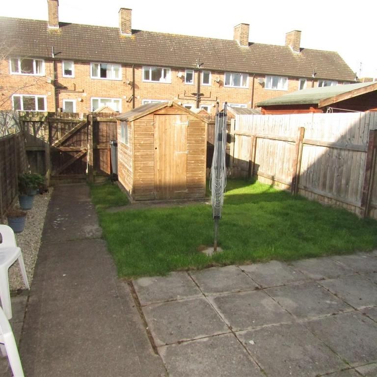 2 bedroom terraced house to rent - Photo 1