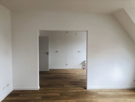 Sanierte Dachgeschosswohnung direkt in der Innenstadt - Photo 2