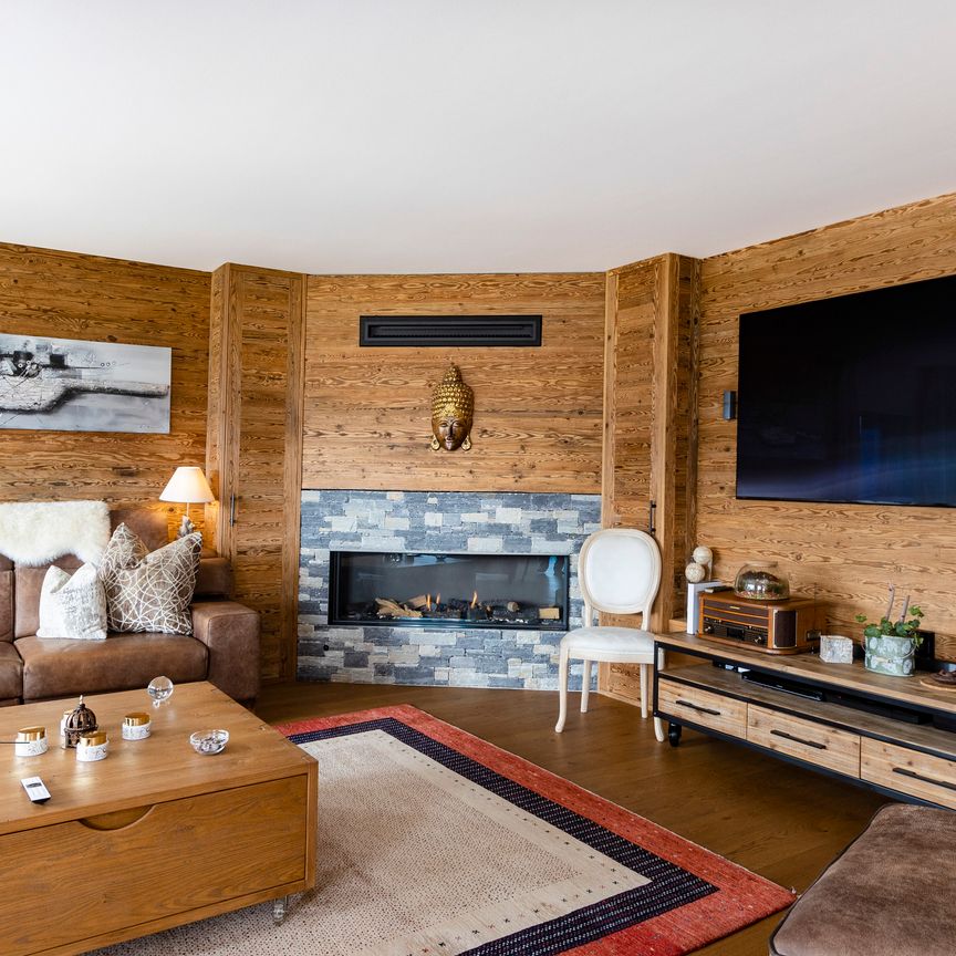 CHALET DE STANDING DE 9 PIÈCES AVEC PISCINE EXTÉRIEUR ET JACUZZI - Photo 1