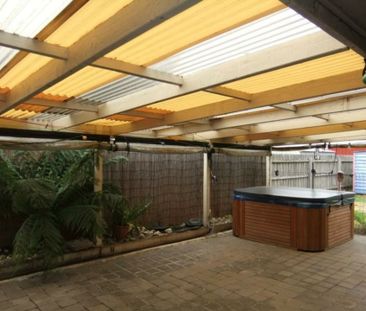 24 Gull Way, Narre Warren South VIC - Photo 2