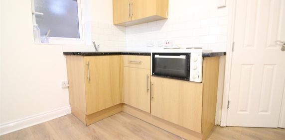 Hanger Lane, London - Photo 2