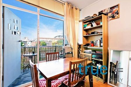 CONVENIENT APARTMENT WITH STUNNING VIEWS - Photo 2