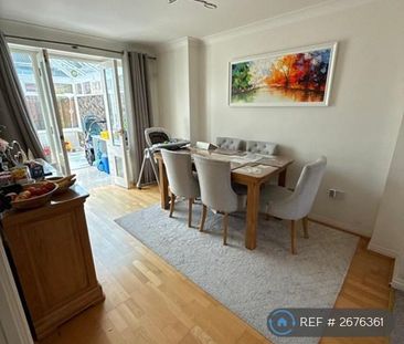 4 bedroom detached house to rent - Photo 2