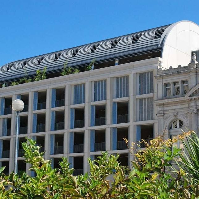 NIMES CENTRE VILLE / PORTE AUGUSTE - GRAND T2 avec BALCON et PARKING - Photo 1