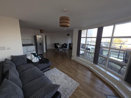 2 bedroom flat to rent - Photo 2