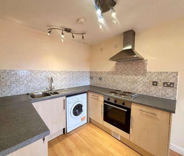 London Road, Cowplain, Waterlooville, PO8 - Photo 1