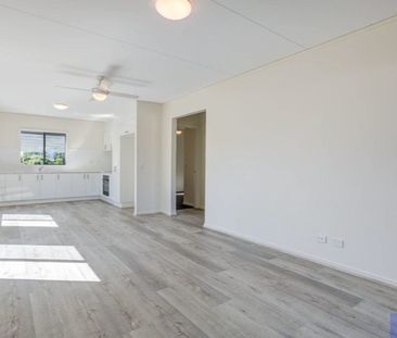 🏡✨ Modern Comfort & Easy Living in a Quiet Boronia Heights Location! - Photo 3