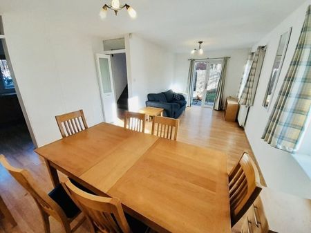 Consul Court, Cambridge £1,650 pcm ⓘ The monthly or weekly payment required by the landlord. Read our glossary page , 3 bedrooms, end terrace house, to let * Tenant info - Photo 4