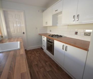 2 bedroom terraced house to rent - Photo 4