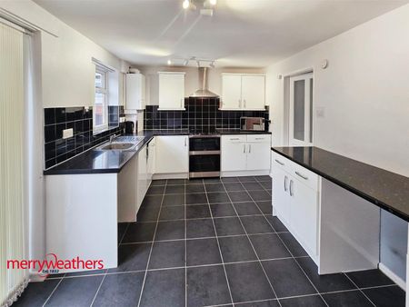 3 bed terraced house to rent in New Street, Stairfoot, S71 - Photo 5