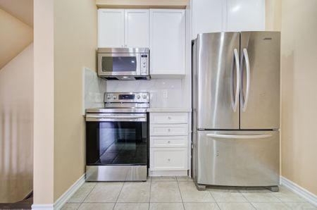 For Lease - 2435 Greenwich Drive Unit# 21, Oakville, Ontario - Photo 3