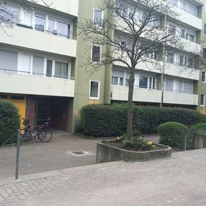 3 Zimmer, Küche, Bad, 2 Loggien, Aufzug, Tiefgarage, 2. Ebene - Photo 2