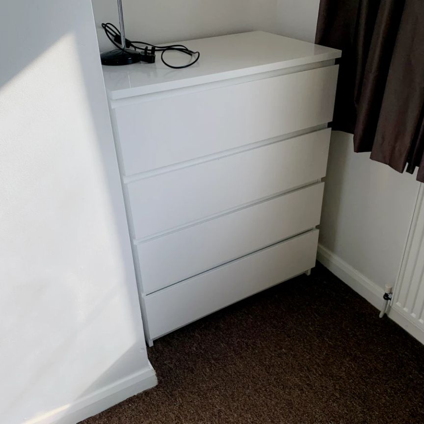room 4 - Photo 1