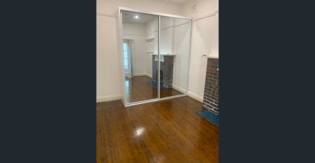 Renovated 4-Bedroom Family Home in Prime Dulwich Hill Location - Photo 2