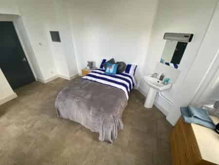 Premier Bedroom - Photo 3