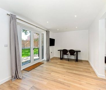 5 bedroom detached house to rent - Photo 3