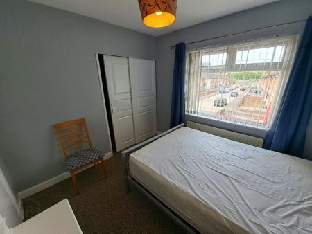 34 Lemberg Street, Belfast, BT12 6GH - Photo 2