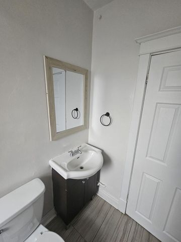 For Lease - 991 Main Street Unit# 5, Hamilton, Ontario - Photo 4