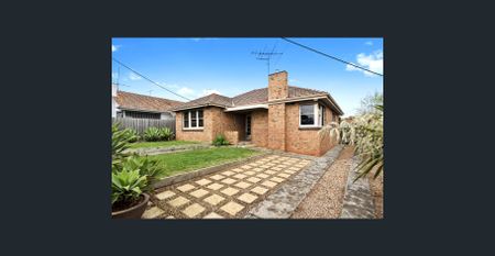 THREE BEDROOM HOME IN FANTASTIC LOCATION - Photo 5